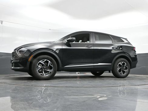 Used 2025 Kia Sportage LX AWD/4WD image 44
