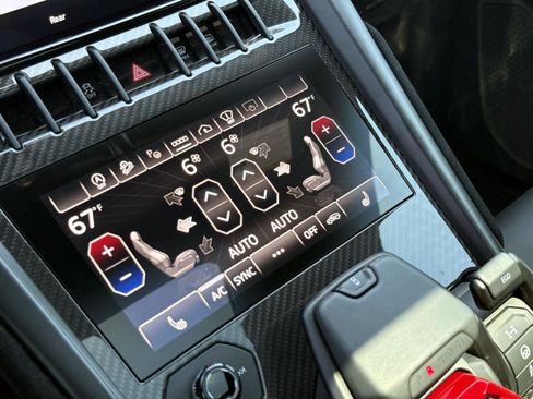 Used 2024 Lamborghini Urus Performante AWD/4WD image 28
