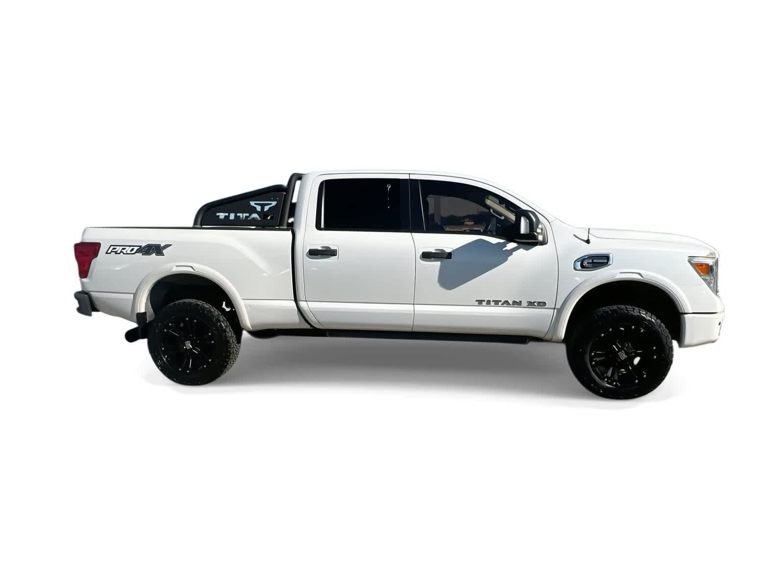 Used 2017 Nissan Titan PRO-4X w/ Pro-4x Convenience Package AWD/4WD image 9