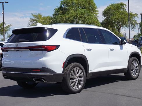 New 2025 Buick Enclave Preferred image 3