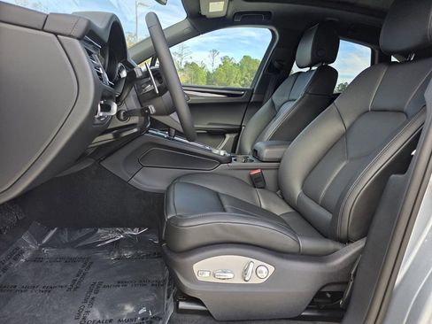 Certified 2026 Porsche Macan AWD/4WD image 15