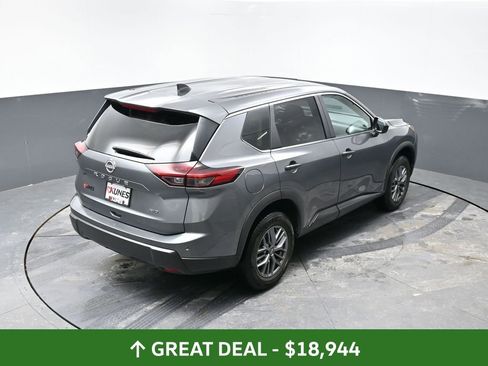Used 2024 Nissan Rogue S image 41