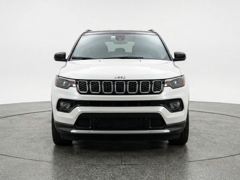 Used 2025 Jeep Compass Limited AWD/4WD image 2