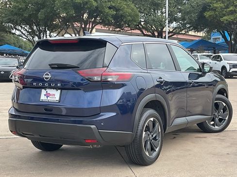 Used 2025 Nissan Rogue SV FWD image 4