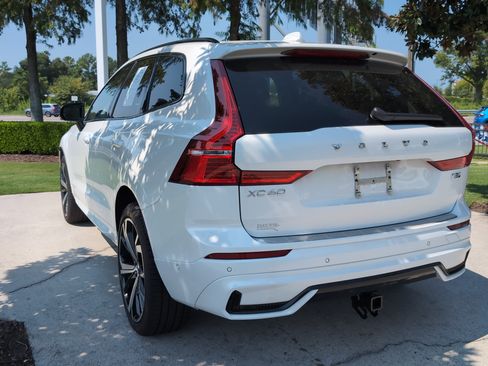 Used 2025 Volvo XC60 T8 Ultra w/ Protection Package Premier AWD/4WD image 8