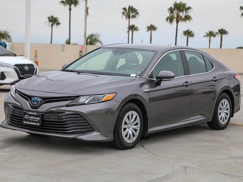 Used 2019 Toyota Camry LE w/ Sunroof Package FWD image 3