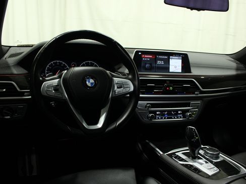 Used 2019 BMW 750i xDrive w/ M Sport Package AWD/4WD image 2