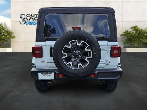 Used 2025 Jeep Wrangler Unlimited Sahara AWD/4WD image 4