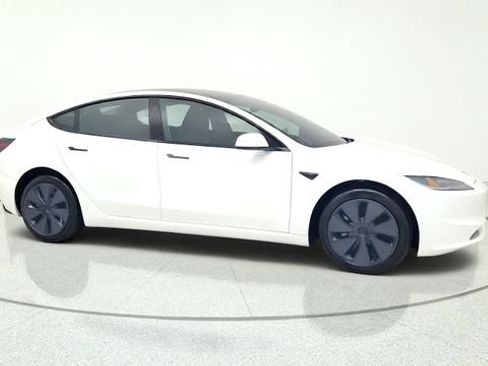 Used 2025 Tesla Model 3 Long Range RWD image 10
