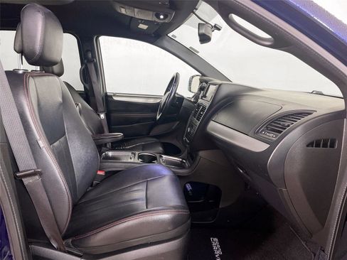 Used 2017 Dodge Grand Caravan GT FWD image 27