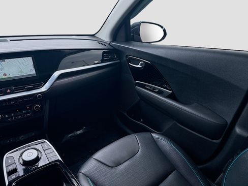 Used 2022 Kia Niro EX Premium w/ Cold Weather Package image 21