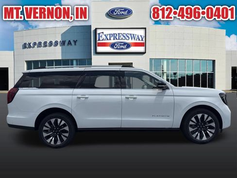 Used 2025 Ford Expedition Max Platinum w/ Driver's Package AWD/4WD image 4