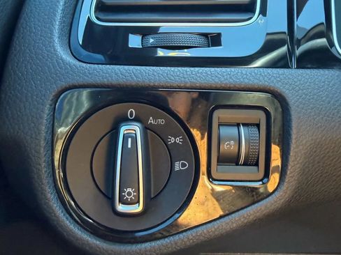 Used 2018 Volkswagen Golf R 4-Door image 28