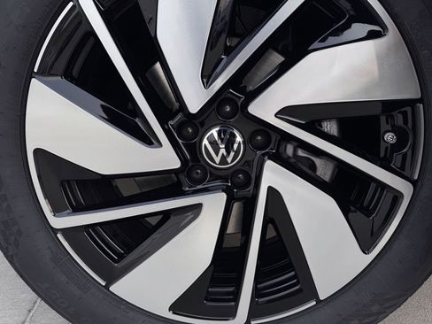 New 2026 Volkswagen Atlas SE image 9