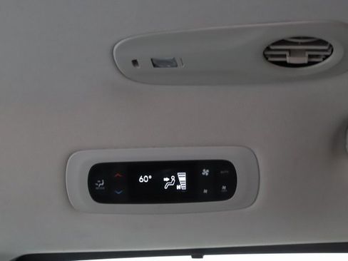 Used 2024 Chrysler Pacifica Touring-L image 20