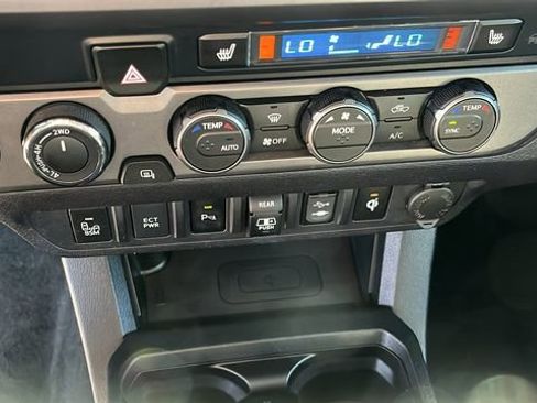 Used 2019 Toyota Tacoma TRD Off-Road AWD/4WD image 13