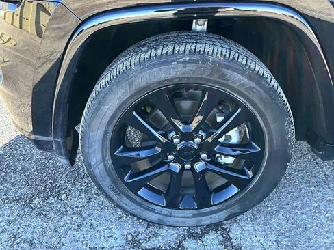 Certified 2021 Jeep Grand Cherokee Laredo X image 21