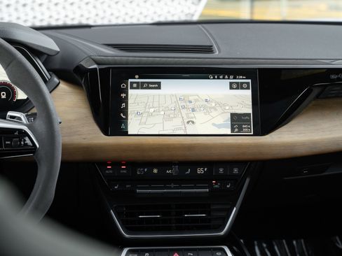 Certified 2023 Audi e-tron GT Premium Plus image 10