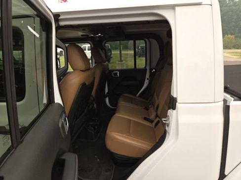 Used 2022 Jeep Gladiator Rubicon w/ LED Lighting Group AWD/4WD image 21