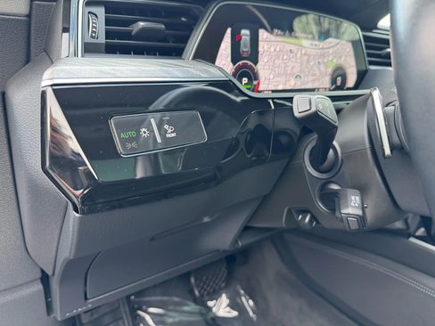 Used 2021 Audi e-tron Premium Plus w/ Premium Plus Package image 30