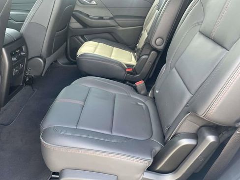 Used 2023 Chevrolet Traverse RS FWD image 12