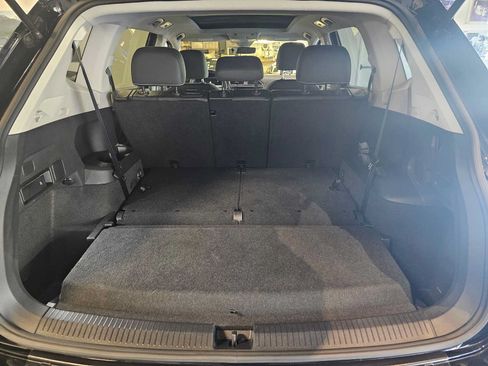 Used 2023 Volkswagen Tiguan SE w/ Panoramic Sunroof Package FWD image 15