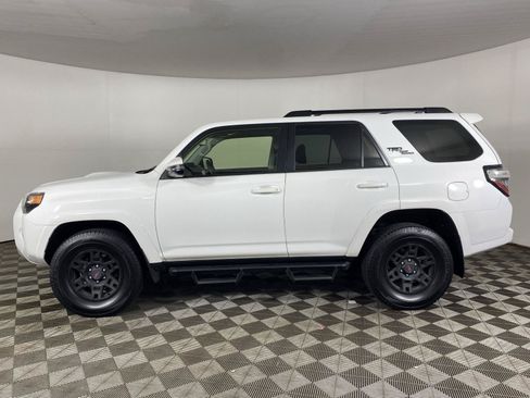 Used 2023 Toyota 4Runner TRD Off-Road Premium w/ Moonroof Package AWD/4WD image 4