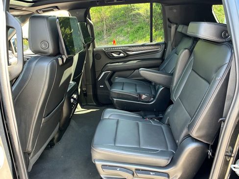Used 2023 GMC Yukon XL Denali w/ Denali Reserve Package AWD/4WD image 24