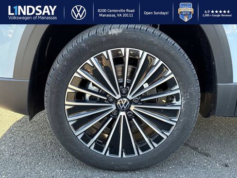 New 2026 Volkswagen Taos SE image 7