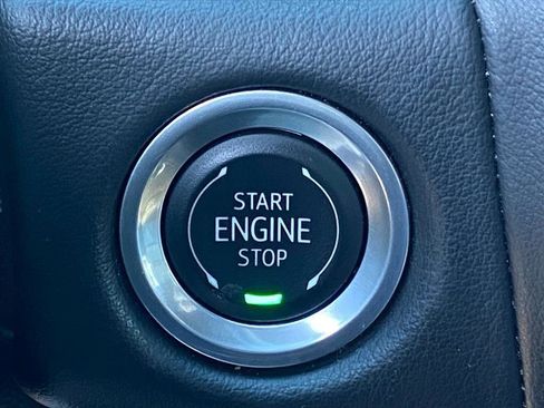 Used 2024 Chevrolet Suburban LT image 21