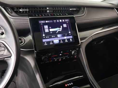 Used 2022 Jeep Grand Cherokee Altitude image 5