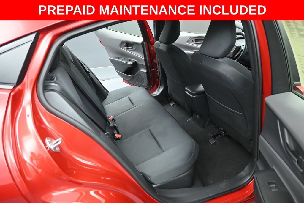 Certified 2025 Toyota Prius LE FWD image 28