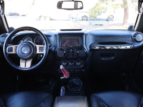 Used 2014 Jeep Wrangler Unlimited Sahara image 17