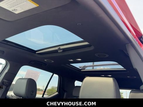 Used 2023 Chevrolet Traverse RS AWD/4WD image 23
