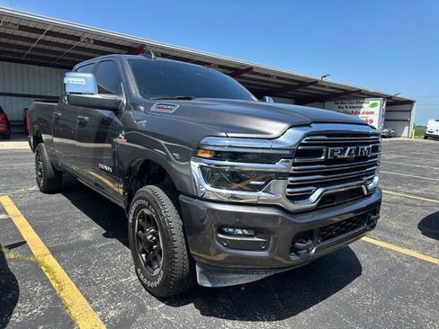 Used 2026 RAM 2500 Laramie AWD/4WD image 2