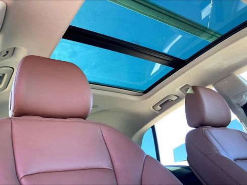 Used 2022 Audi Q8 Premium image 13