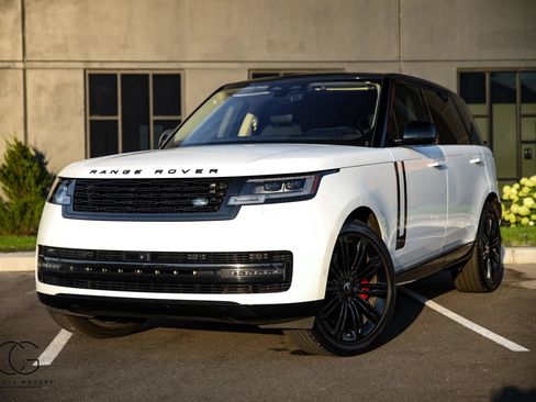 Used 2023 Land Rover Range Rover Long Wheelbase SE AWD/4WD image 2