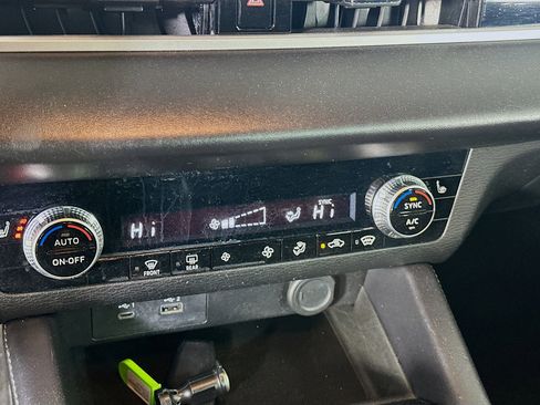 Used 2023 Mitsubishi Outlander SE image 24