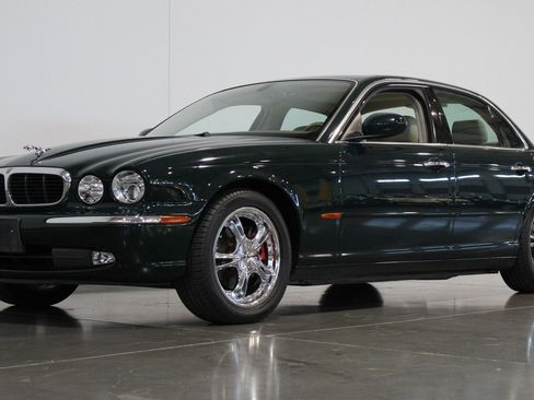 Used 2004 Jaguar XJ8 RWD image 36