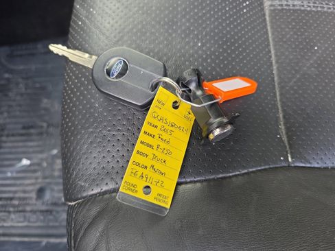 Used 2015 Ford F250 Platinum w/ Platinum Package image 33