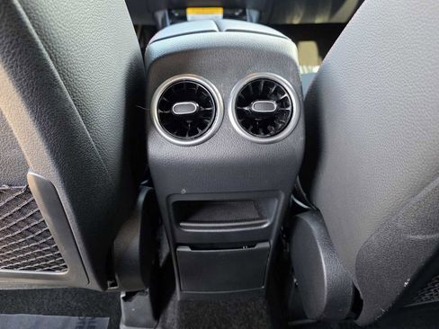 Used 2025 Mercedes-Benz GLB 250 image 16