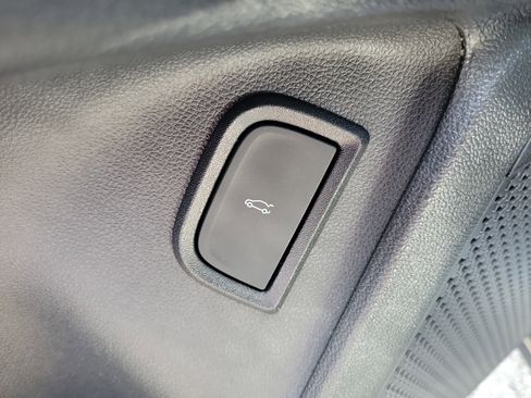 Used 2024 Chevrolet Blazer EV LT AWD/4WD image 17