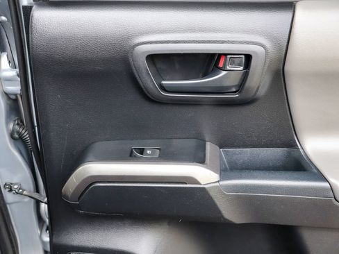 Used 2019 Toyota Tacoma SR5 AWD/4WD image 51