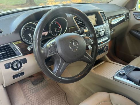 Used 2016 Mercedes-Benz GL 450 4MATIC image 16