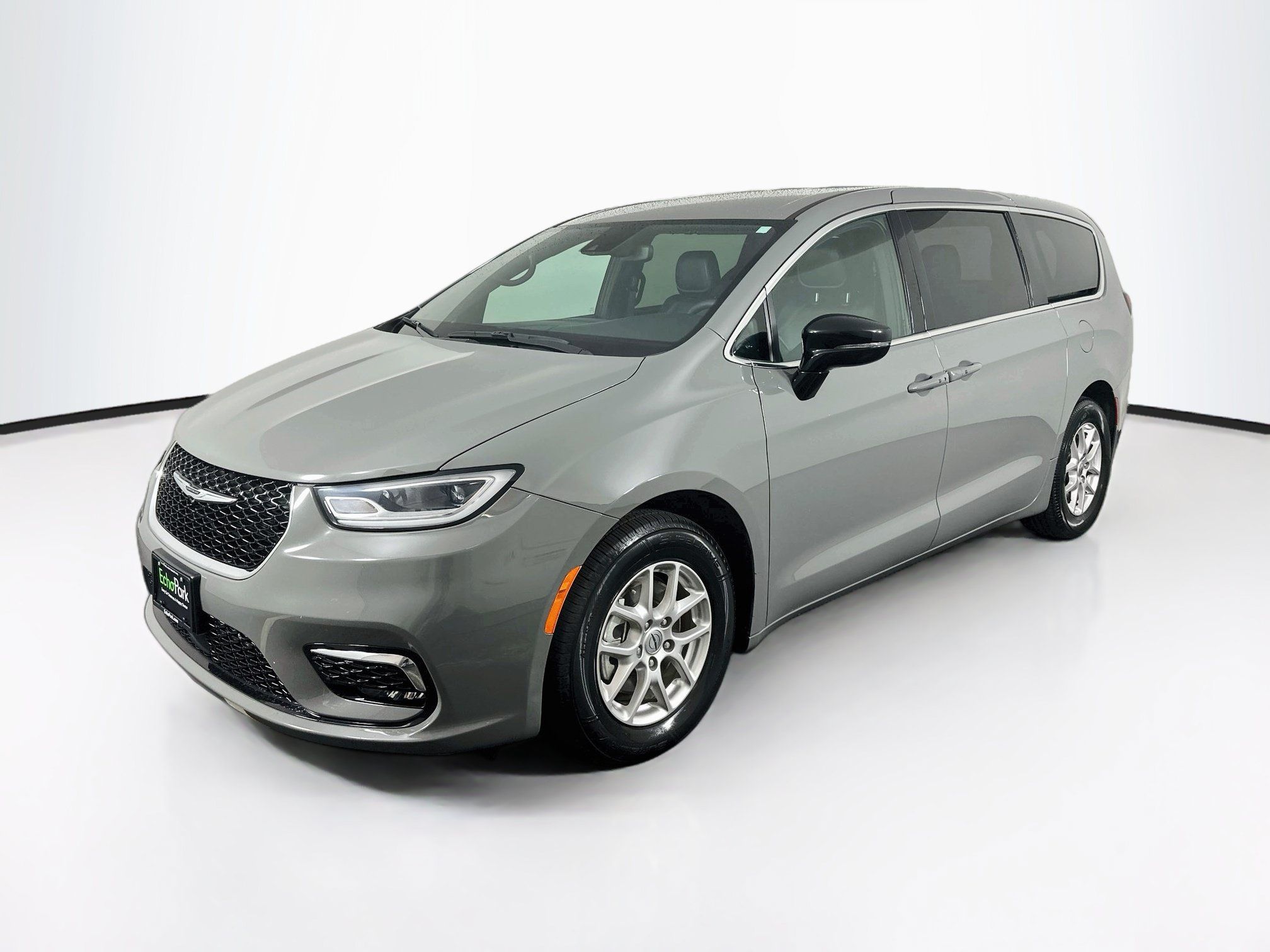 Used 2025 Chrysler Pacifica Select FWD image 3