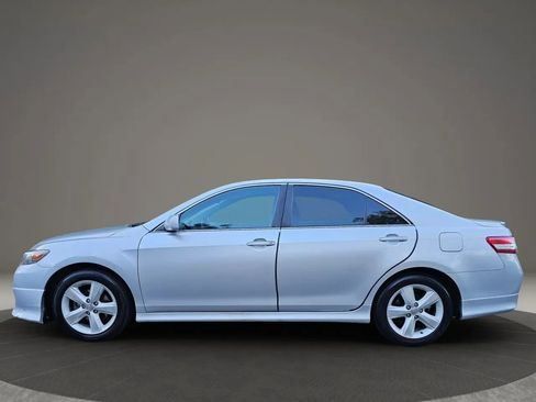 Used 2011 Toyota Camry SE image 3