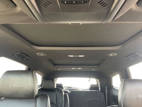 Used 2022 Buick Enclave Avenir w/ Avenir Technology Package image 24