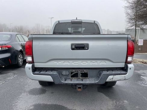 Used 2019 Toyota Tacoma TRD Off-Road image 3