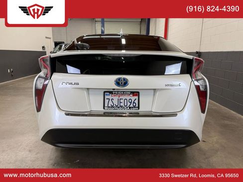 Used 2016 Toyota Prius Three image 6