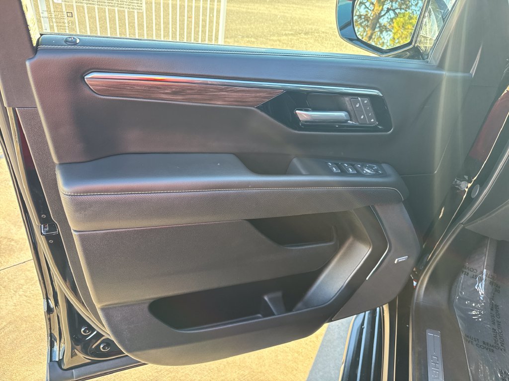 Used 2026 Chevrolet Suburban Premier AWD/4WD image 10